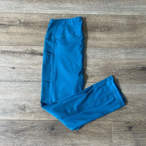 ✨NWOT Cropped Leggings ✨ - Picture 5 of 6